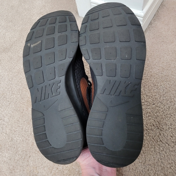 Nike Black Sneakers - Picture 3 of 3